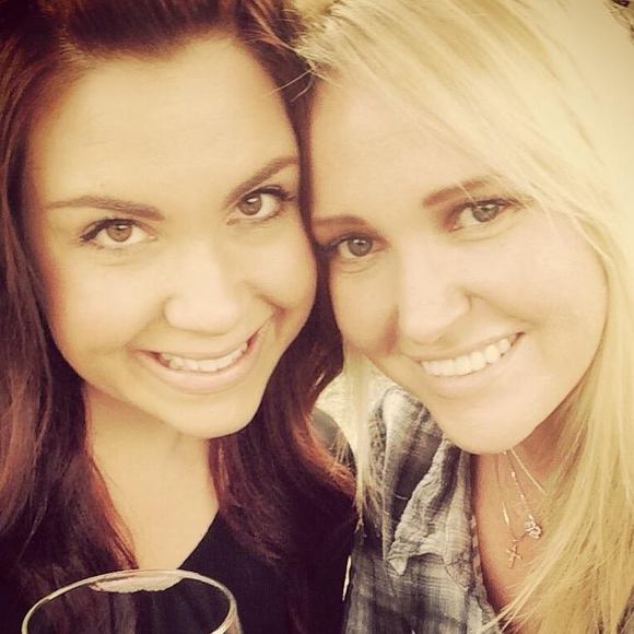 Meet your Posher, Jennifer - Picture 1 of 1